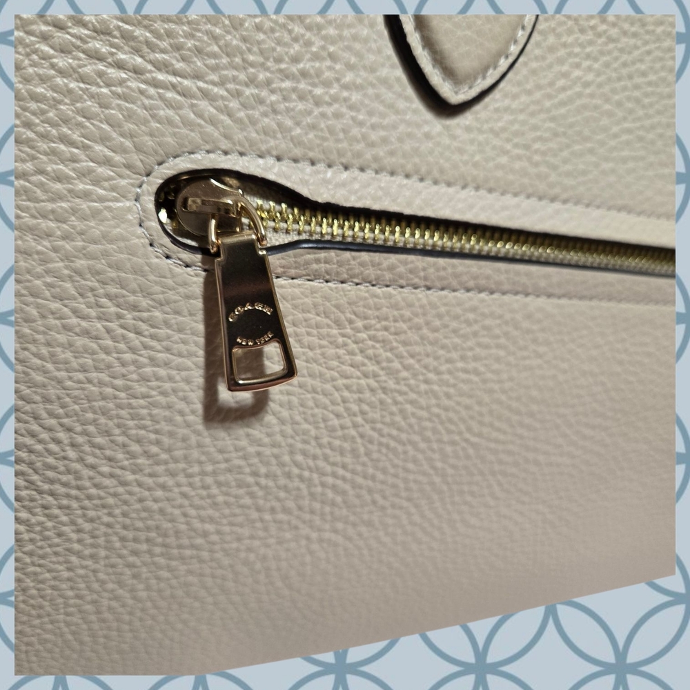 Coach Cream Leather Women's Bag - Picture 2 of 16